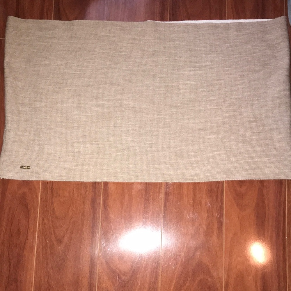 Calvin Klein Elegant Beige infinity scarf